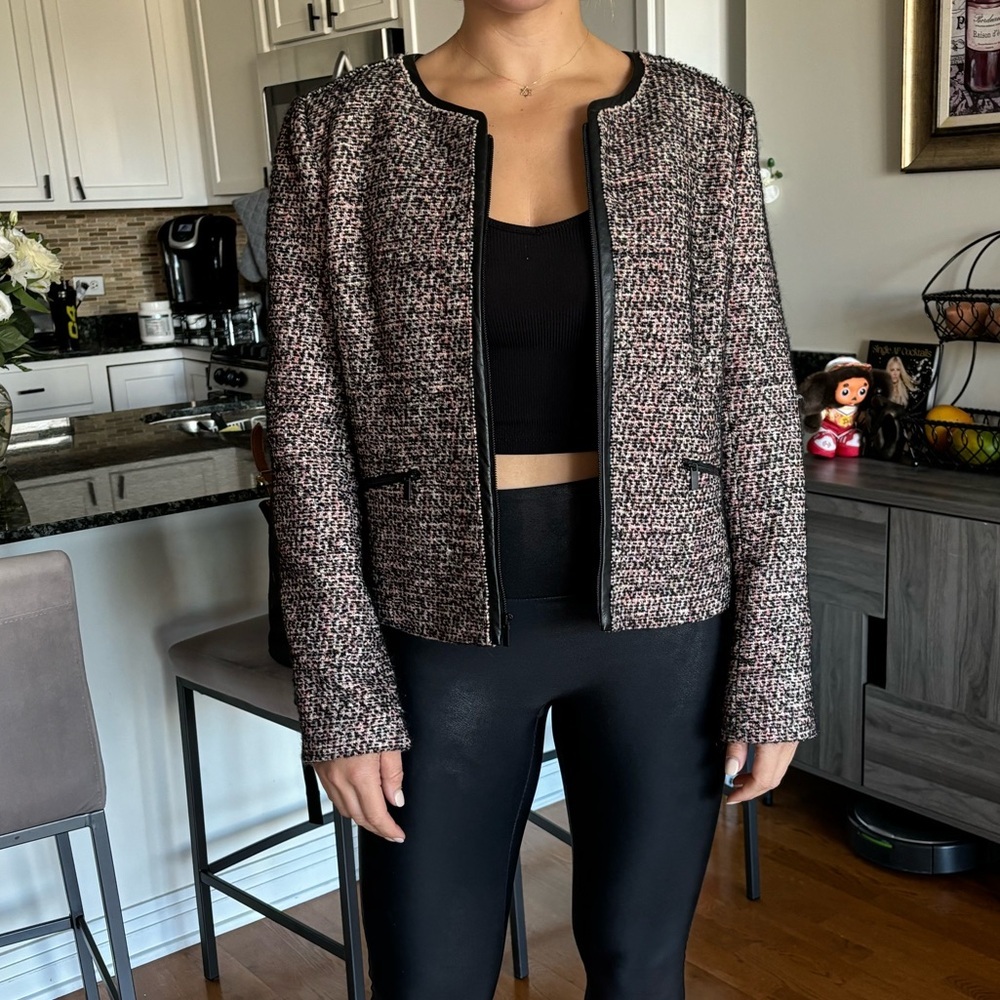 NWOT Classique Entier tweed blazer. Size large.